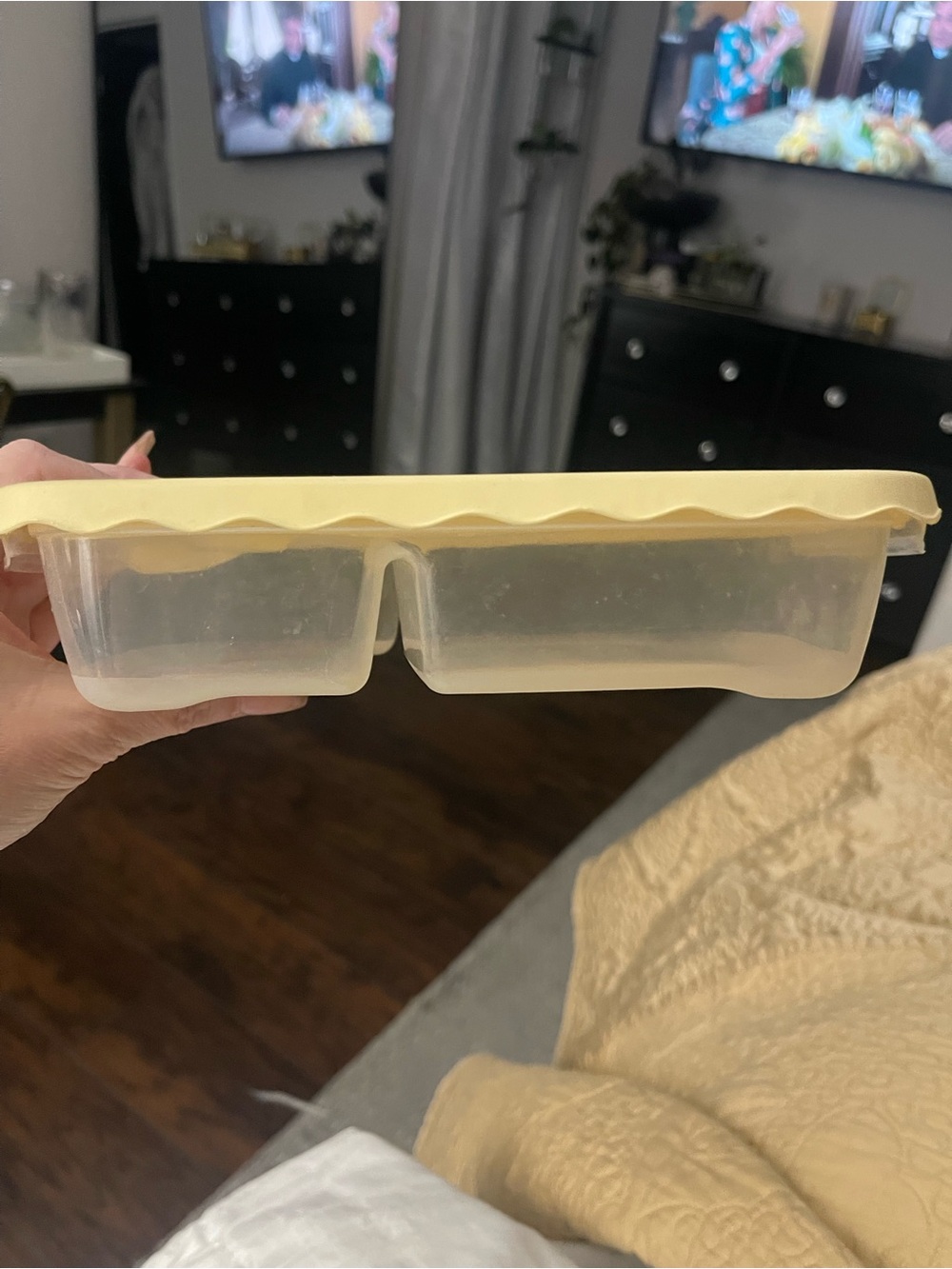 Vintage Rubbermaid 2 compartment storage with rare yellow scalloped lid.